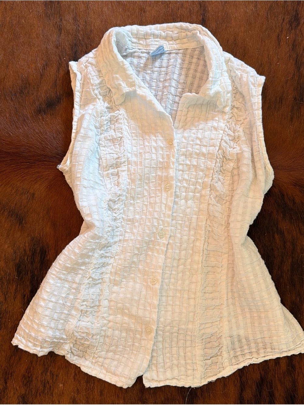 Women’s Sleeveless Textured Button-Front Top - White
